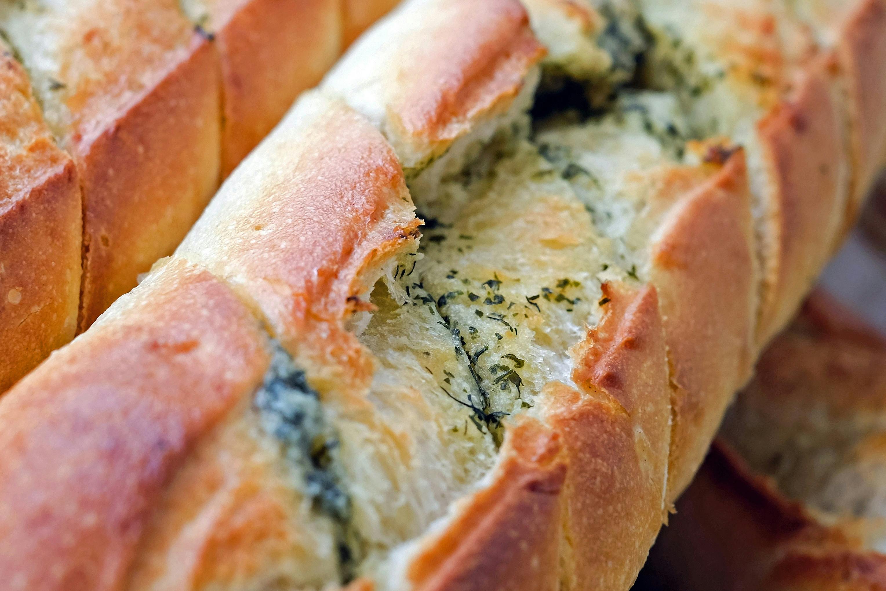 https://static.pexels.com/photos/103657/baguette-bread-herb-baguette-frisch-103657.jpeg