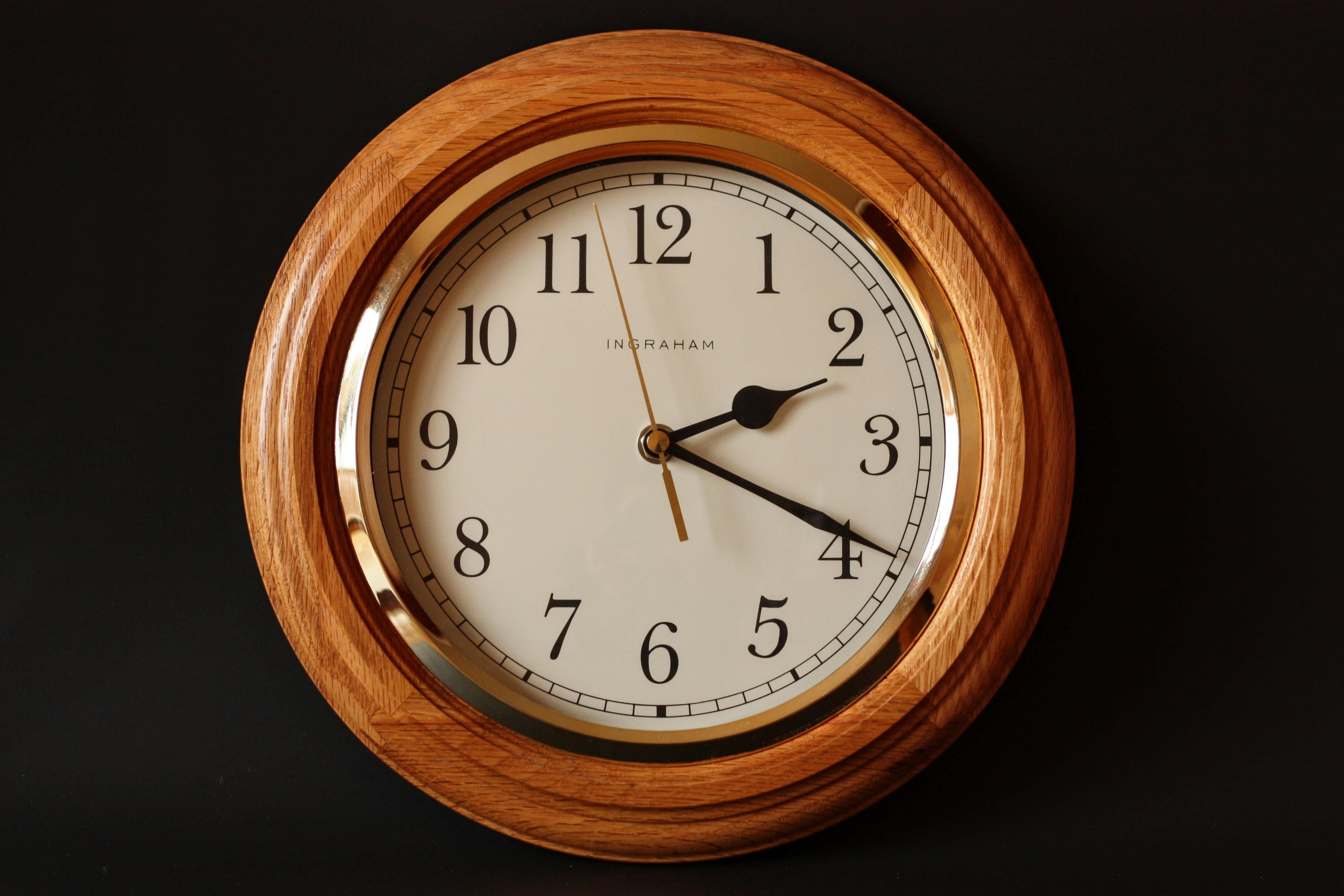 Brown Wooden Framed Clock Showing 2:19 \u00b7 Free Stock Photo