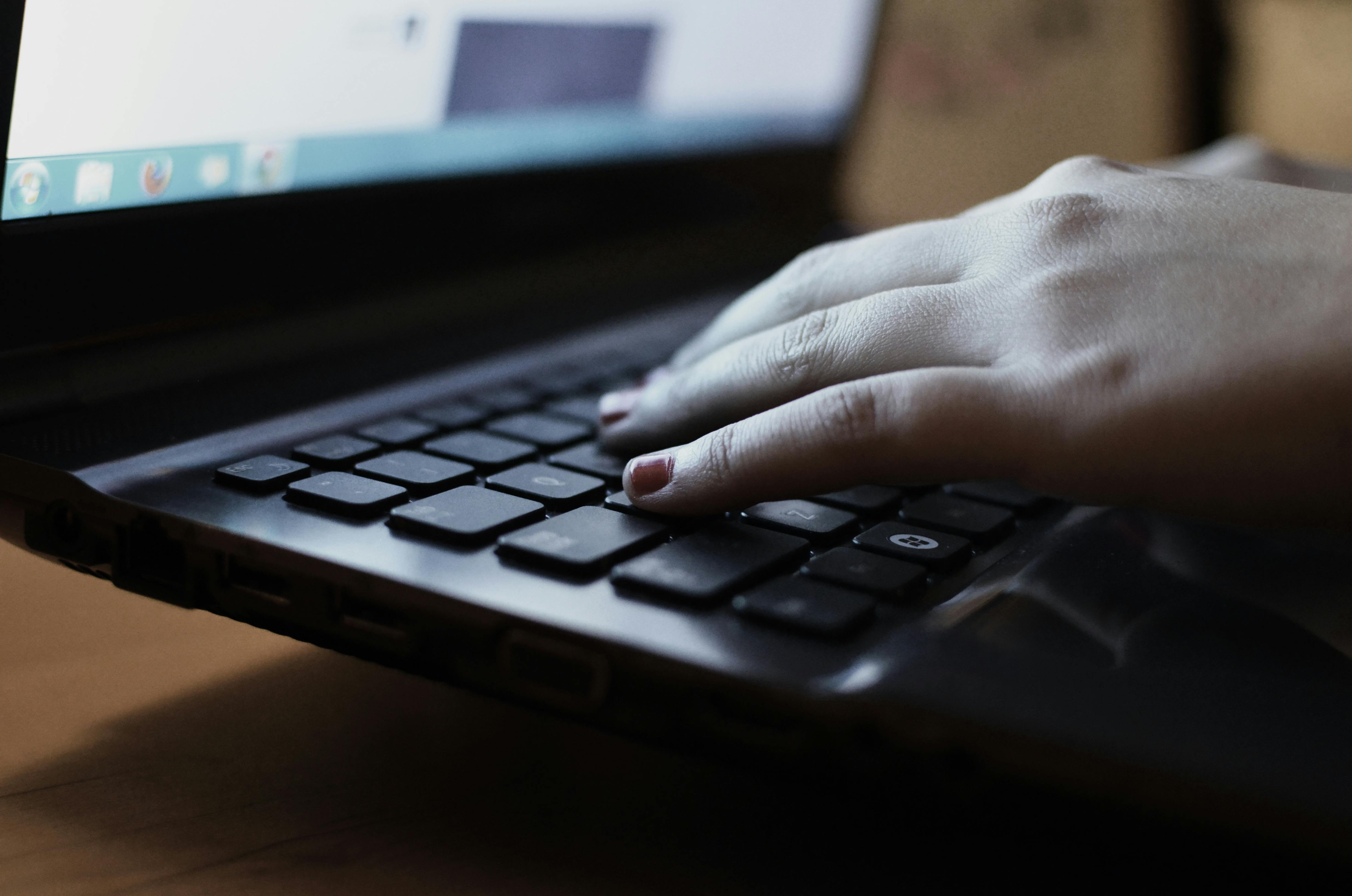 free-stock-photo-of-computer-hand-laptop