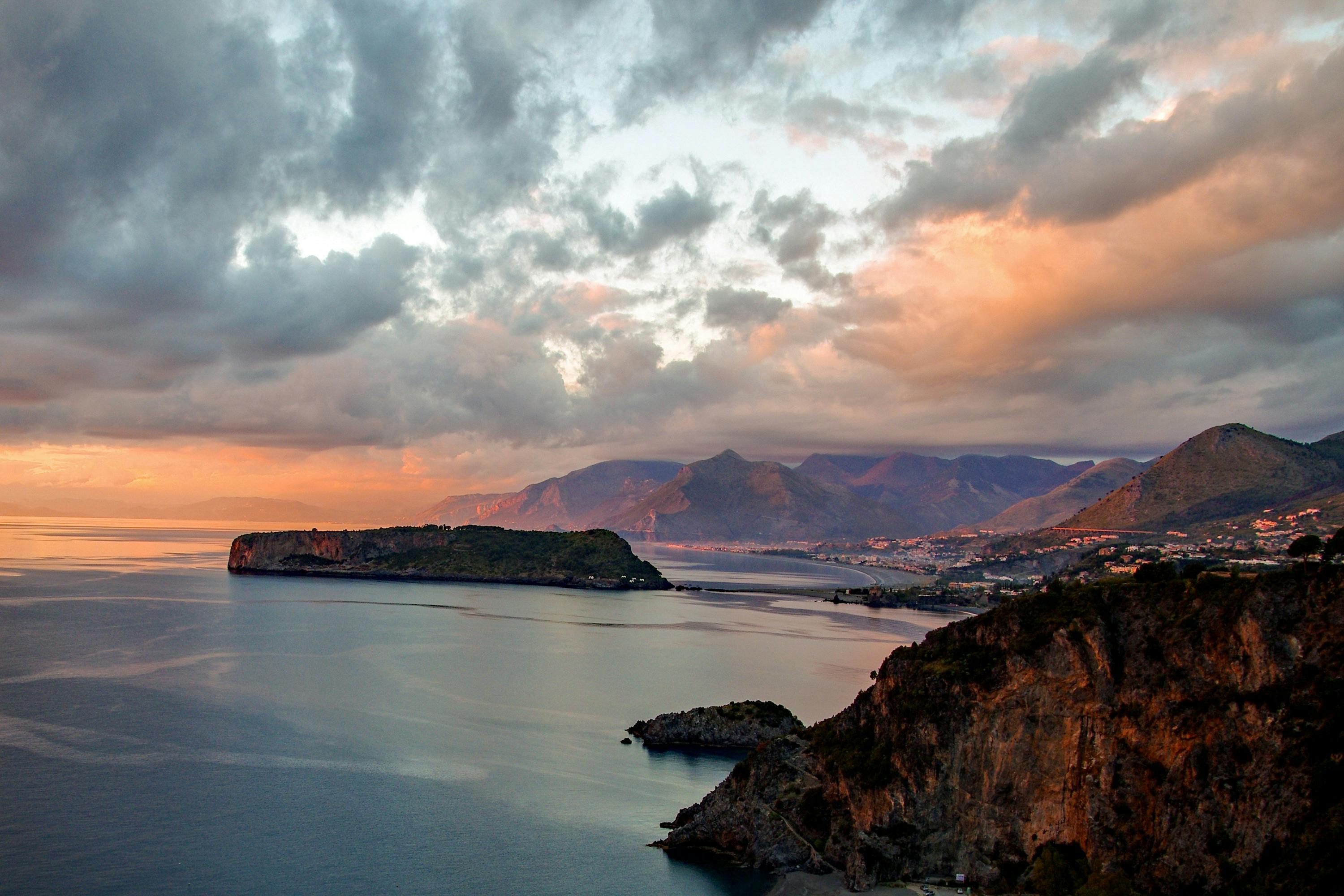 Scenic View of Dramatic Sky over Sea · Free Stock Photo