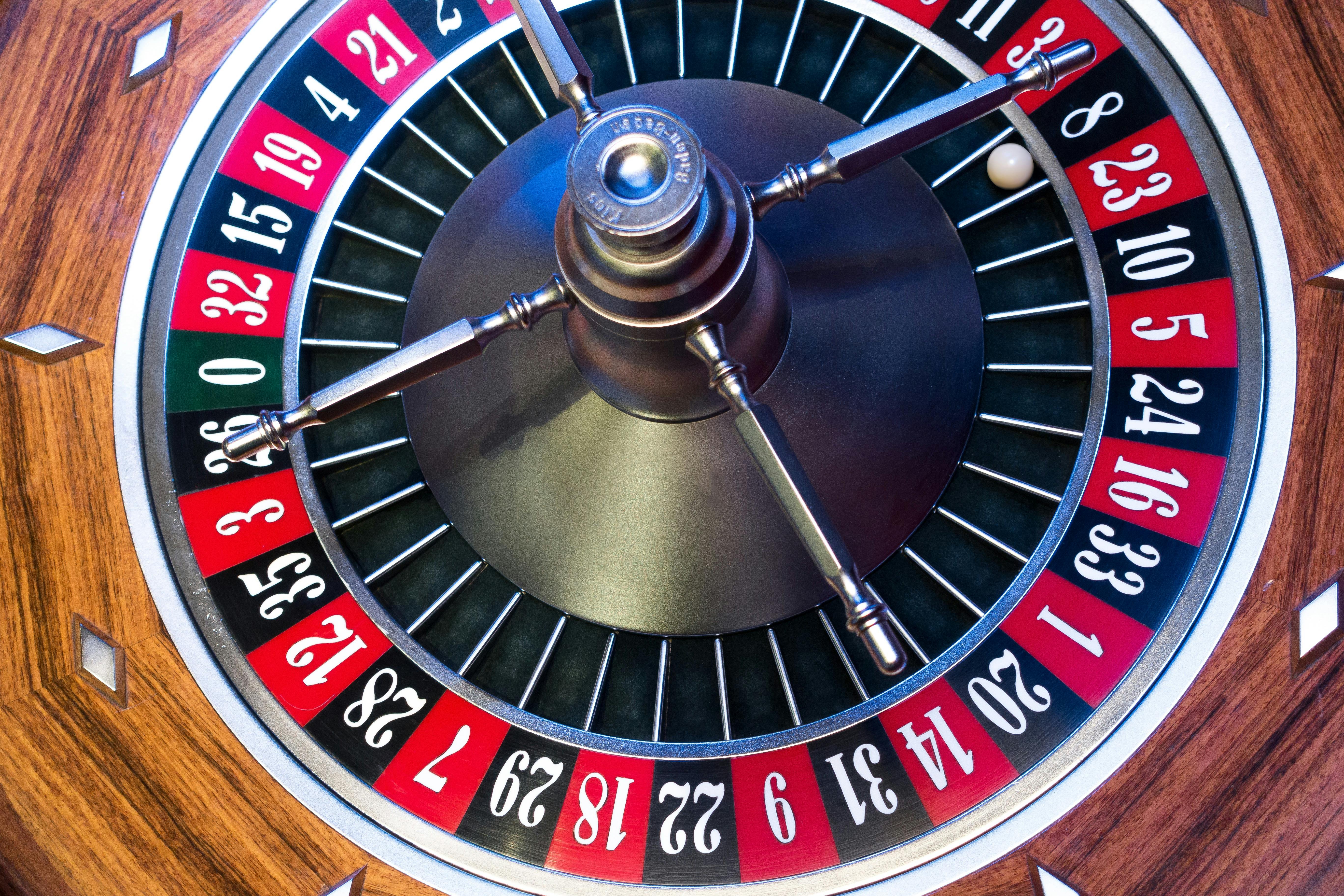 https://static.pexels.com/photos/33267/roulette-roulette-wheel-ball-turn.jpg