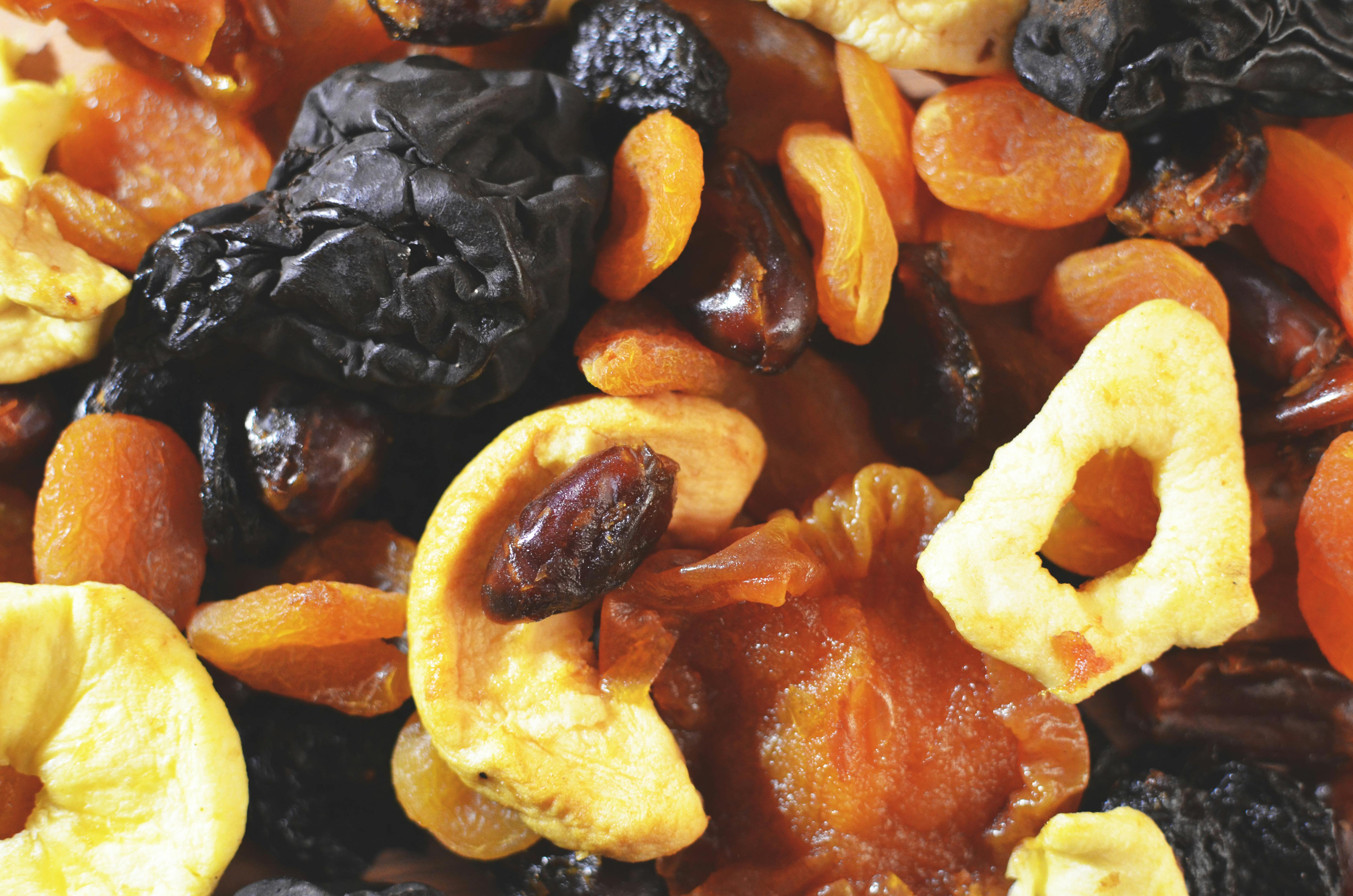 Dried fruits are easy to eat and very healthy.