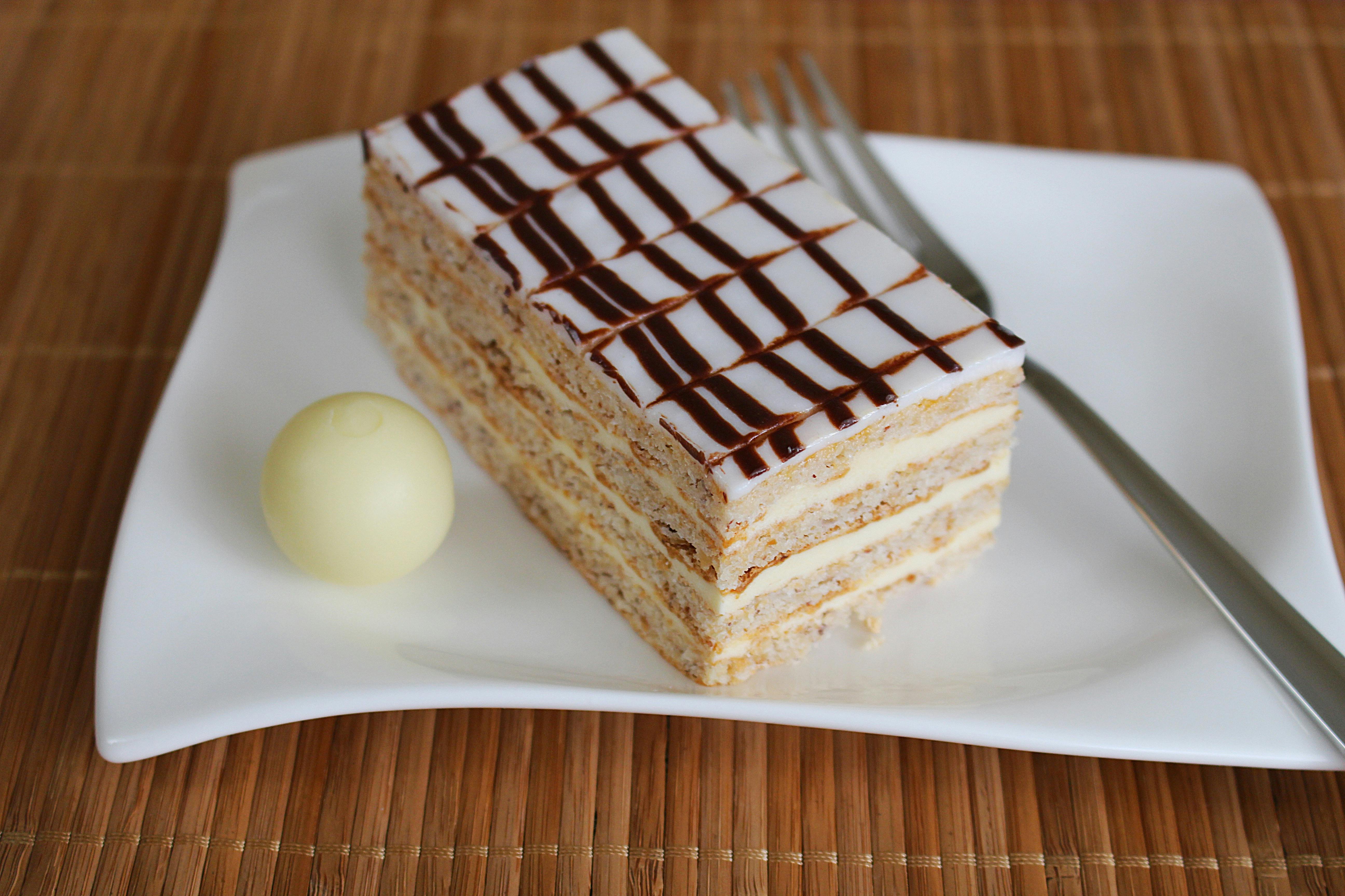 eszterhazyschnitte-cream-slice-dessert-39381.jpeg (5184×3456)