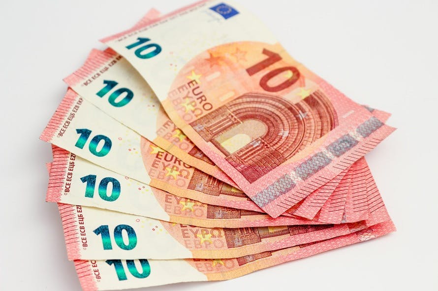 10 euros, account, bank, loonstijging, lonen stijgen