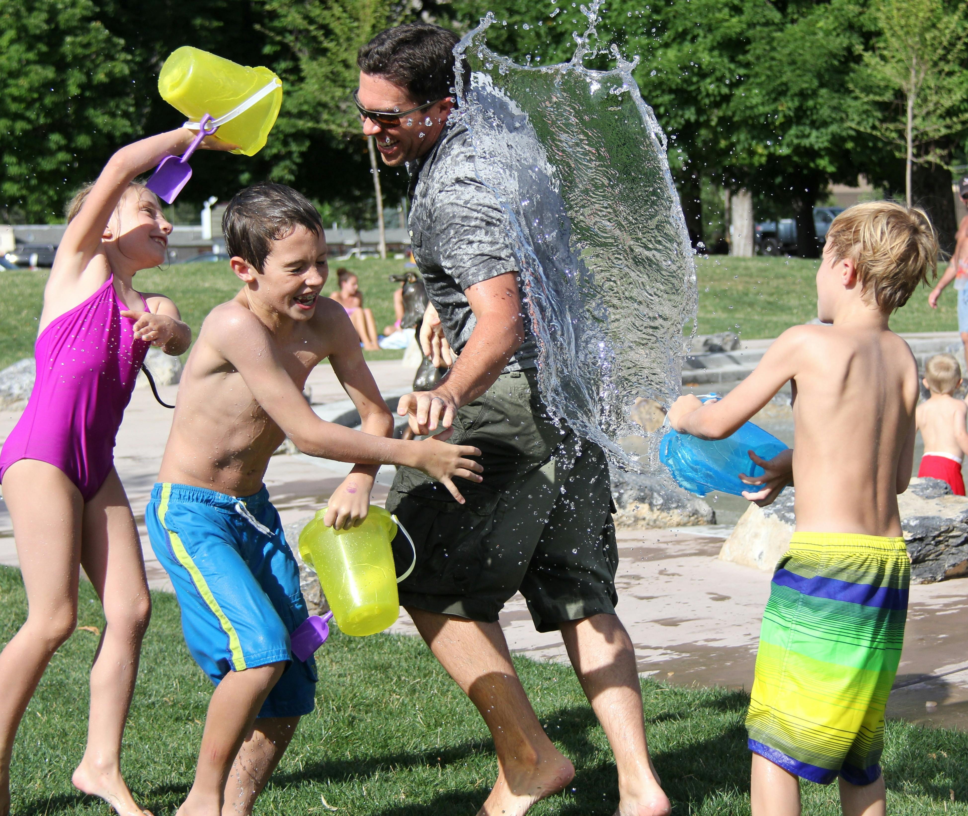 https://static.pexels.com/photos/51349/water-fight-children-water-play-51349.jpeg