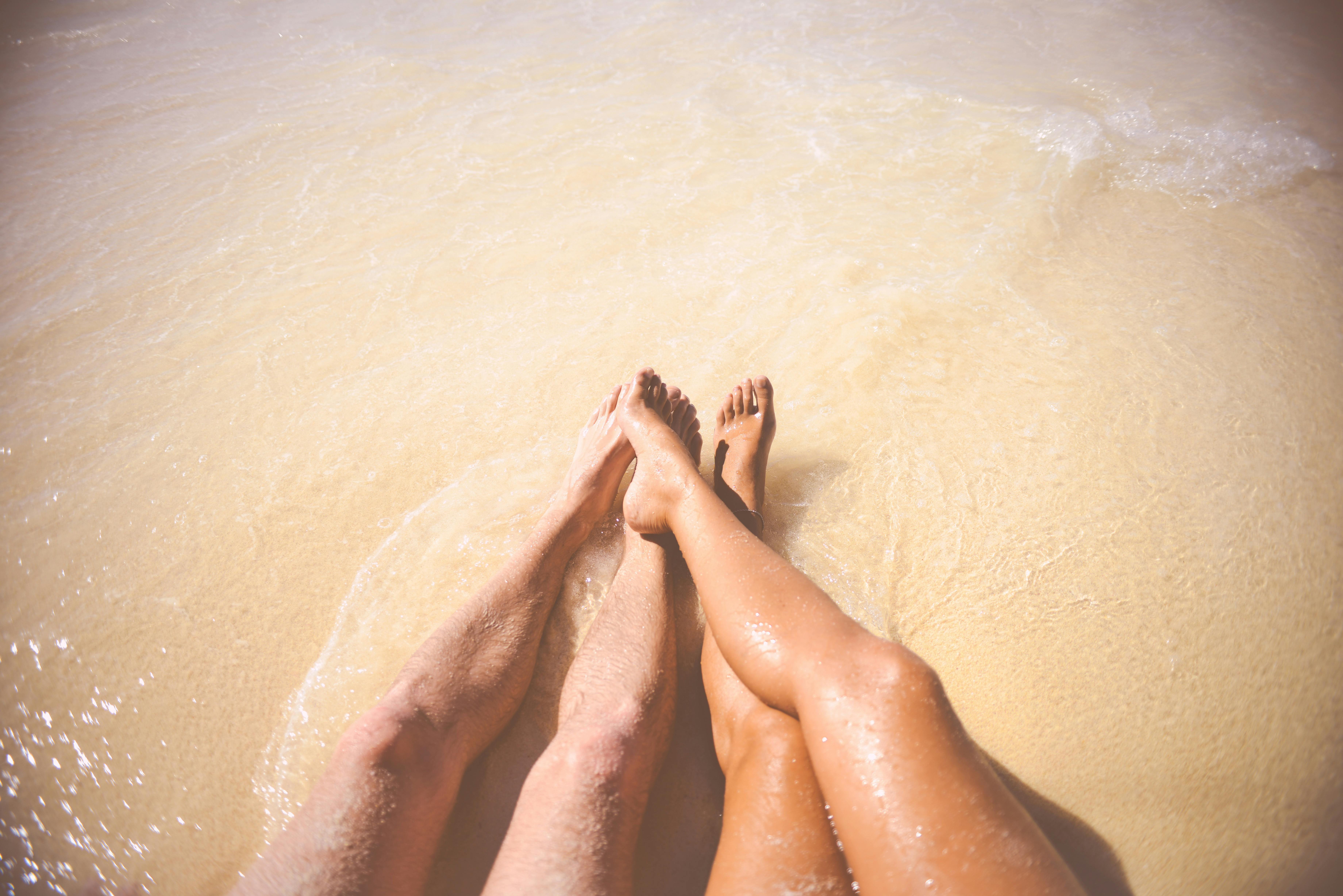 sea-beach-vacation-couple.jpg (7360×4912)
