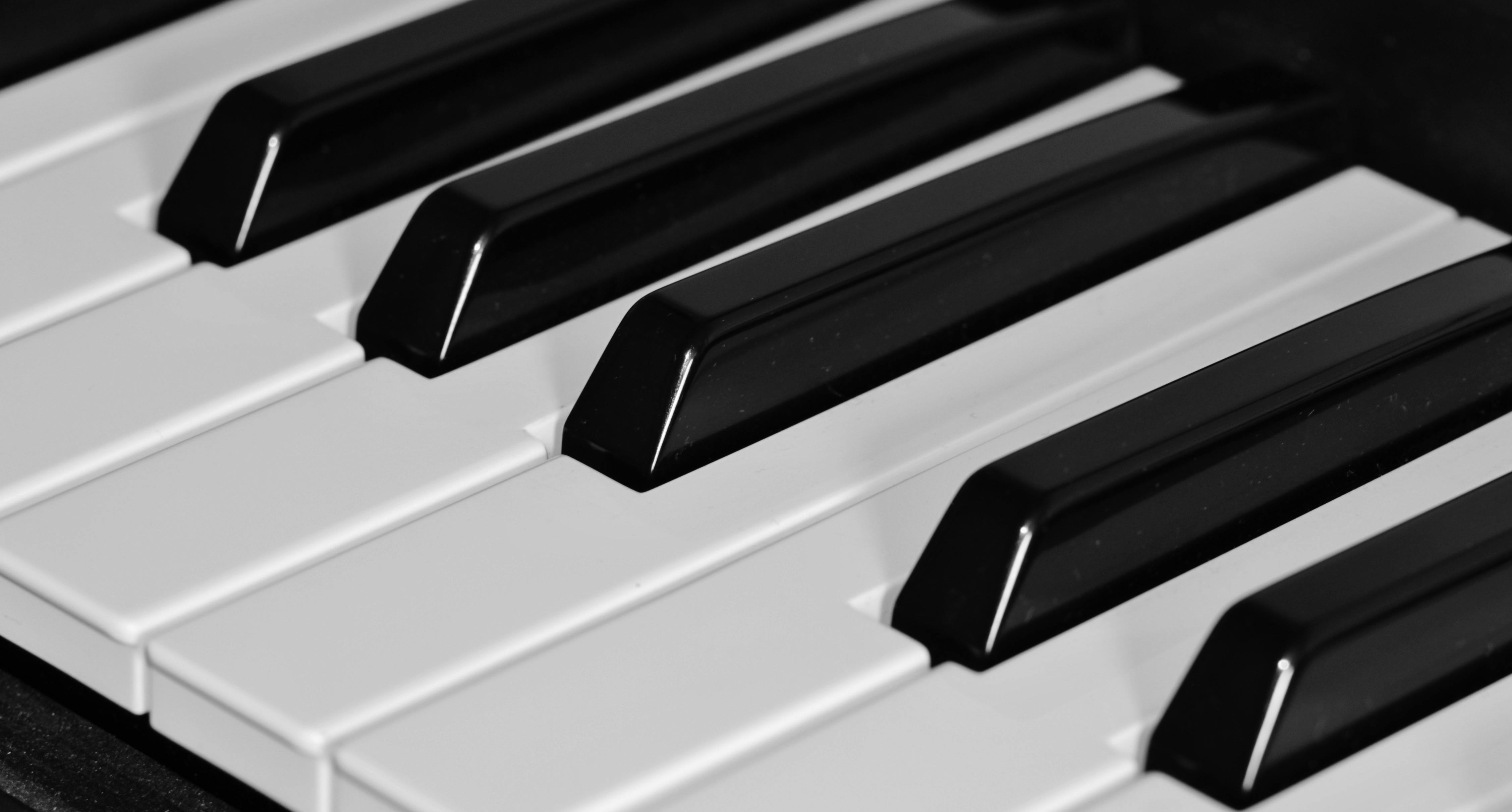 Piano White Little for ios download