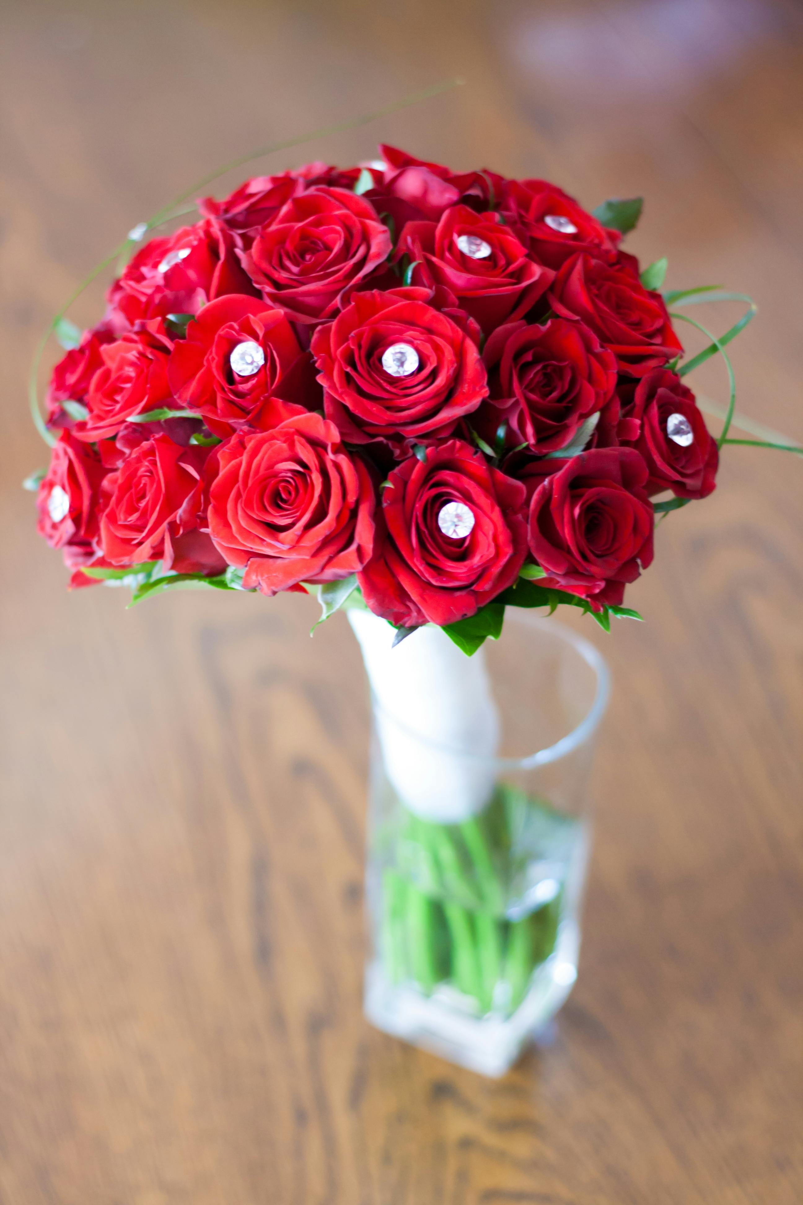 Roses: bridal bouquet · Free Stock Photo