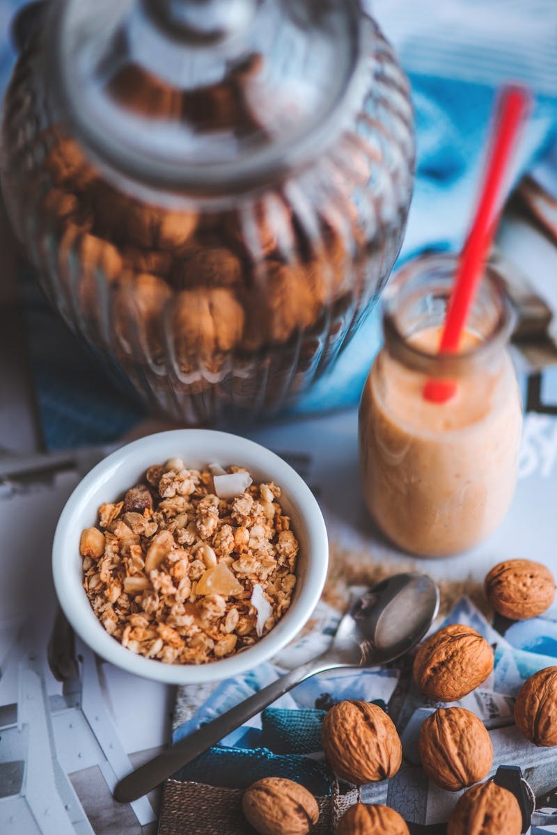 Muesli in the white bowl · Free Stock Photo