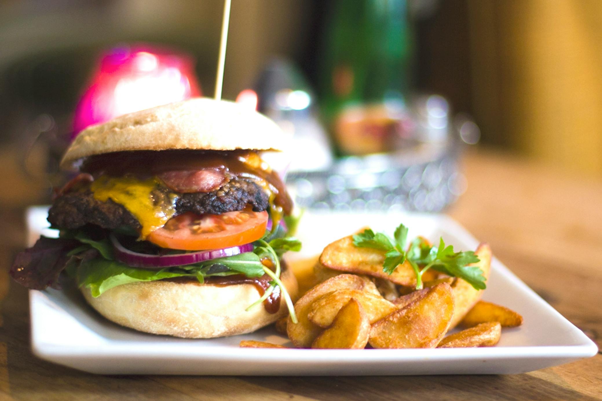 Hamburger on Plate · Free Stock Photo