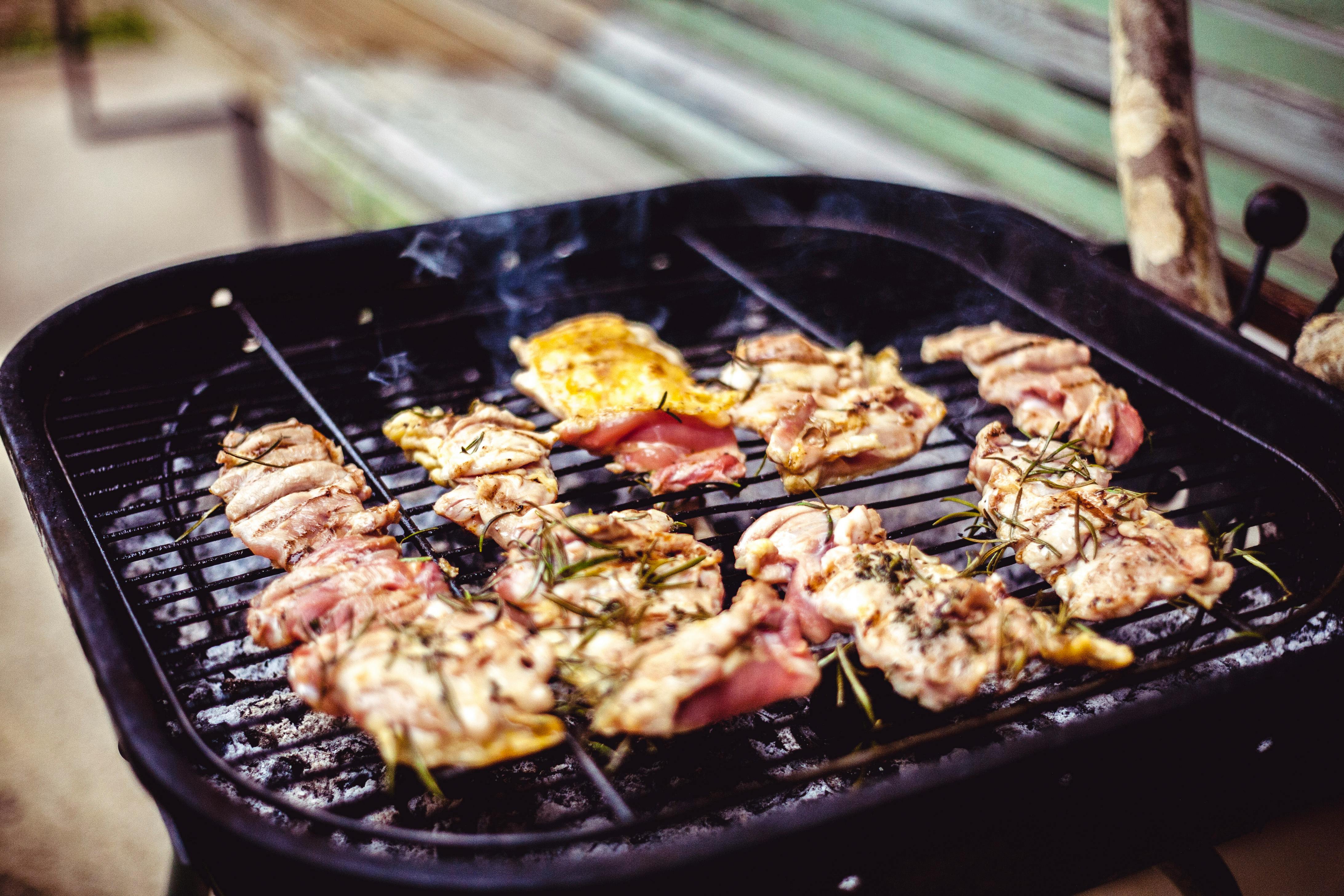 How to Prevent Meat From Sticking To a Grill