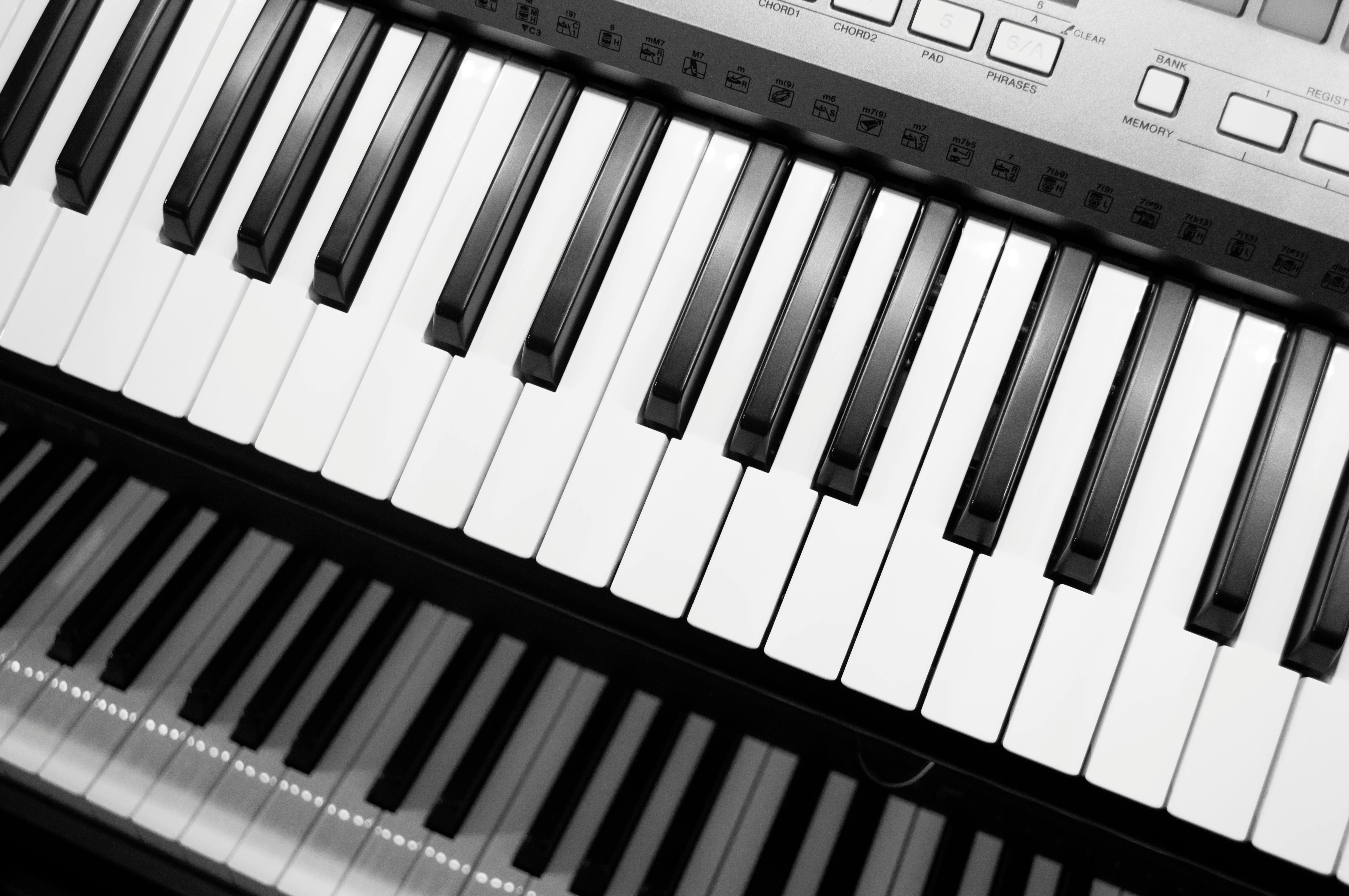 Gray Electric Keyboard   Free Stock Photo