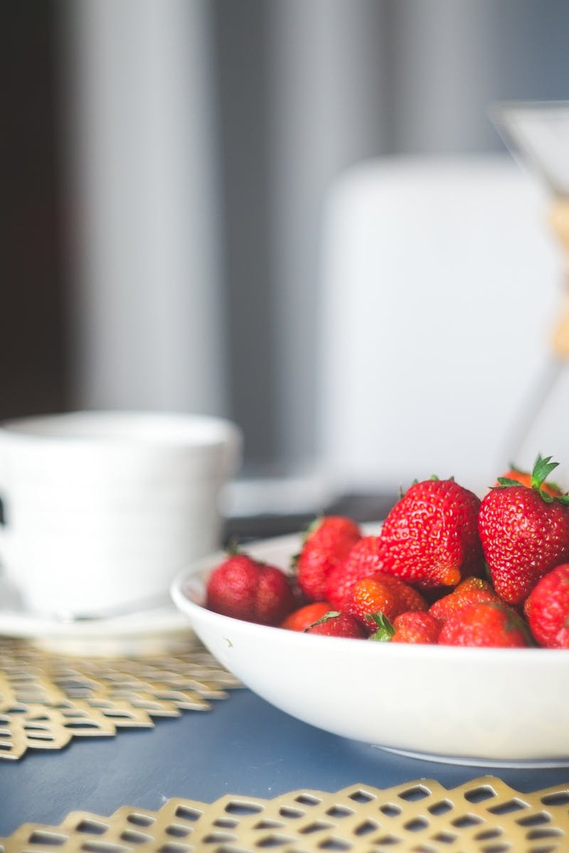 Fresh organic strawberry in white bowl · Free Stock Photo