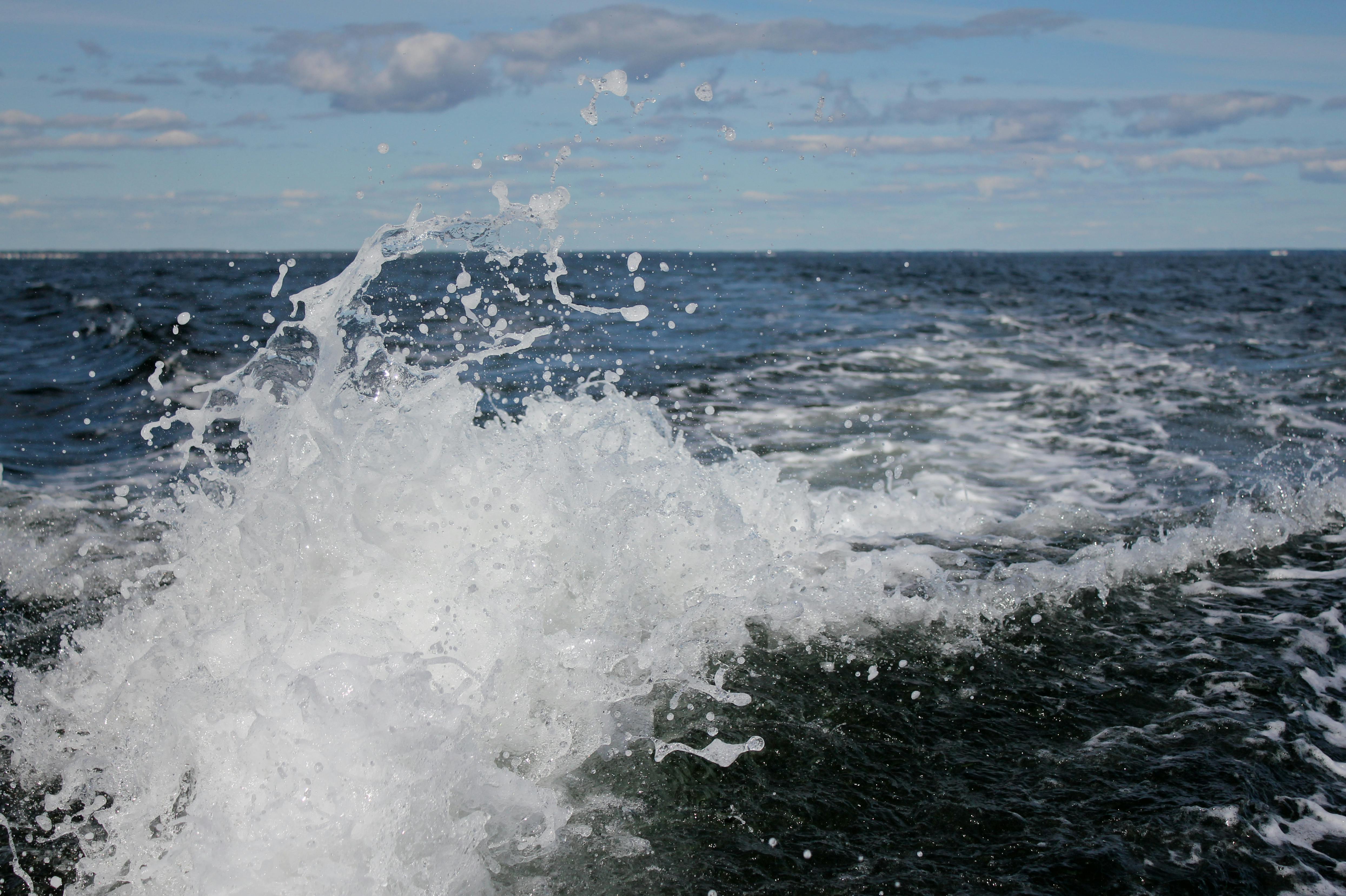 free-stock-photo-of-ocean-sea-splash