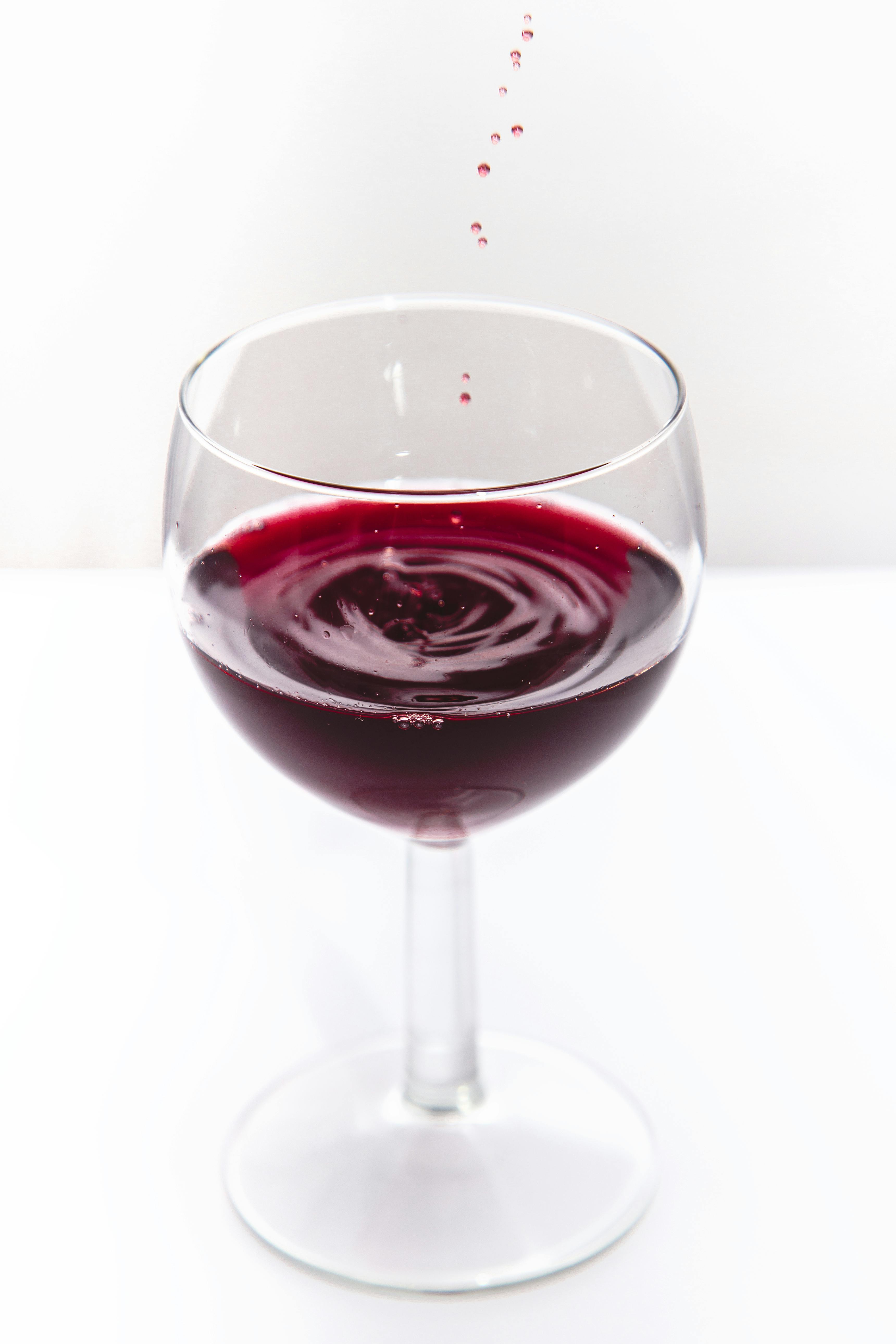 red-night-drops-wine.jpg (3440×5160)