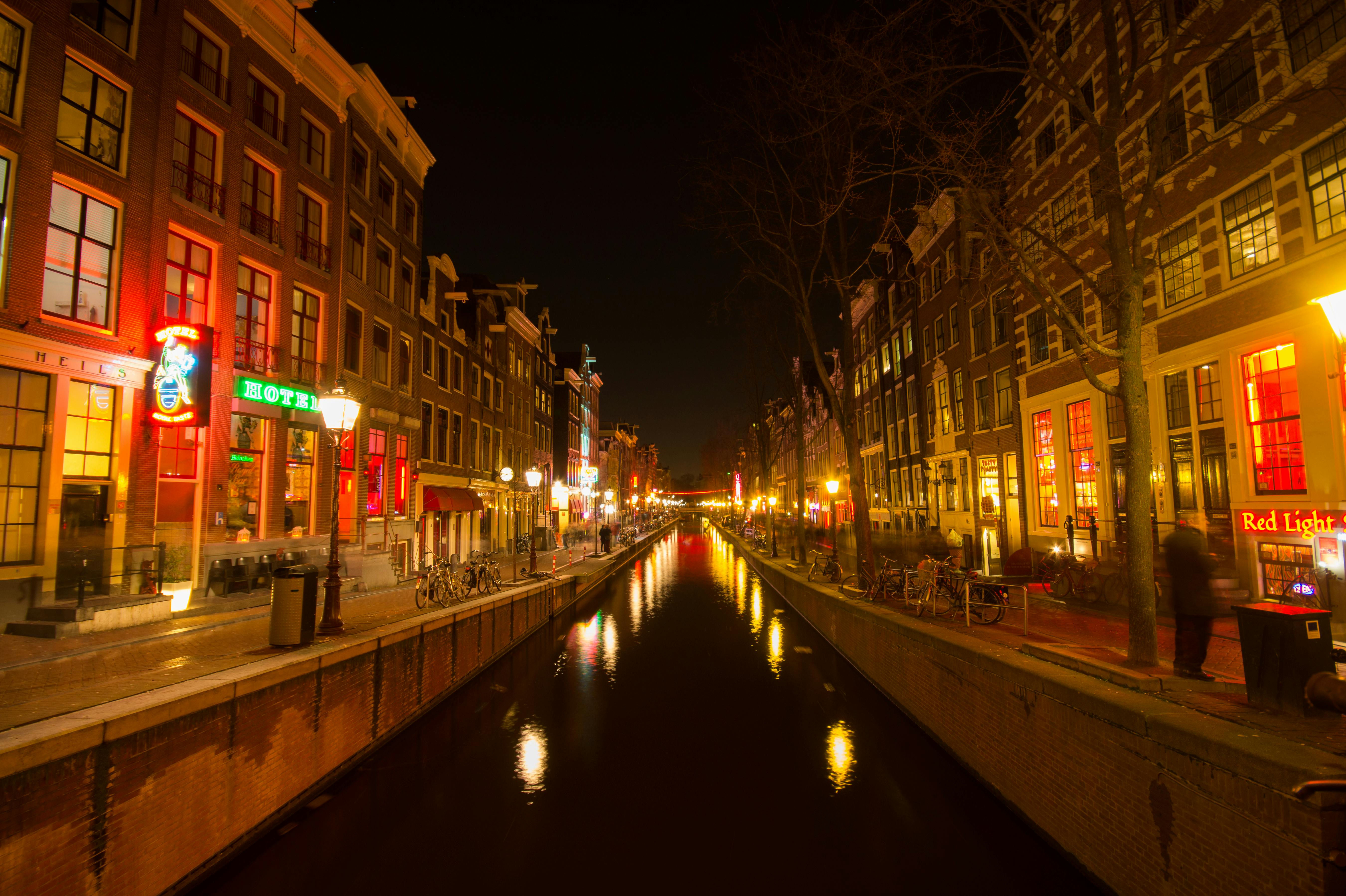 Red Light District Dos and Dont's In Amsterdam #amsterdamtravel #amsterdamattractions